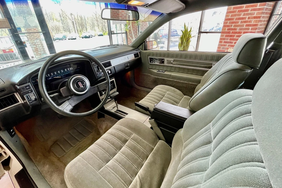 1985 Oldsmobile Calais - Image 29 of 31