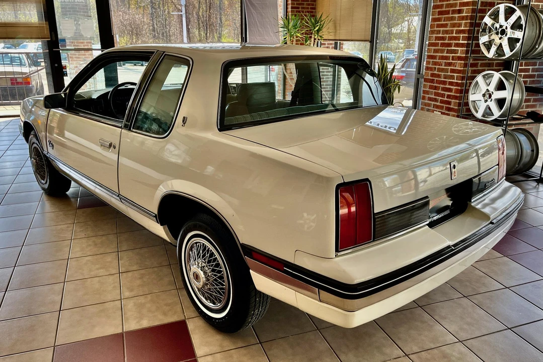 1985 Oldsmobile Calais - Image 5 of 31