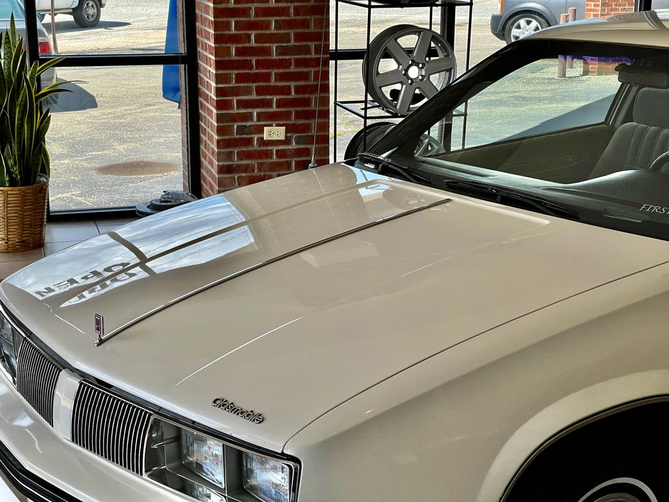 1985 Oldsmobile Calais - Image 10 of 31
