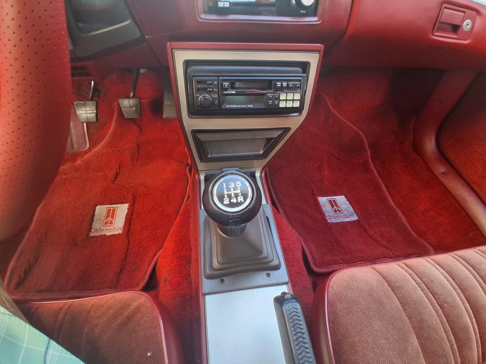 1985 Oldsmobile Calais - Image 27 of 31