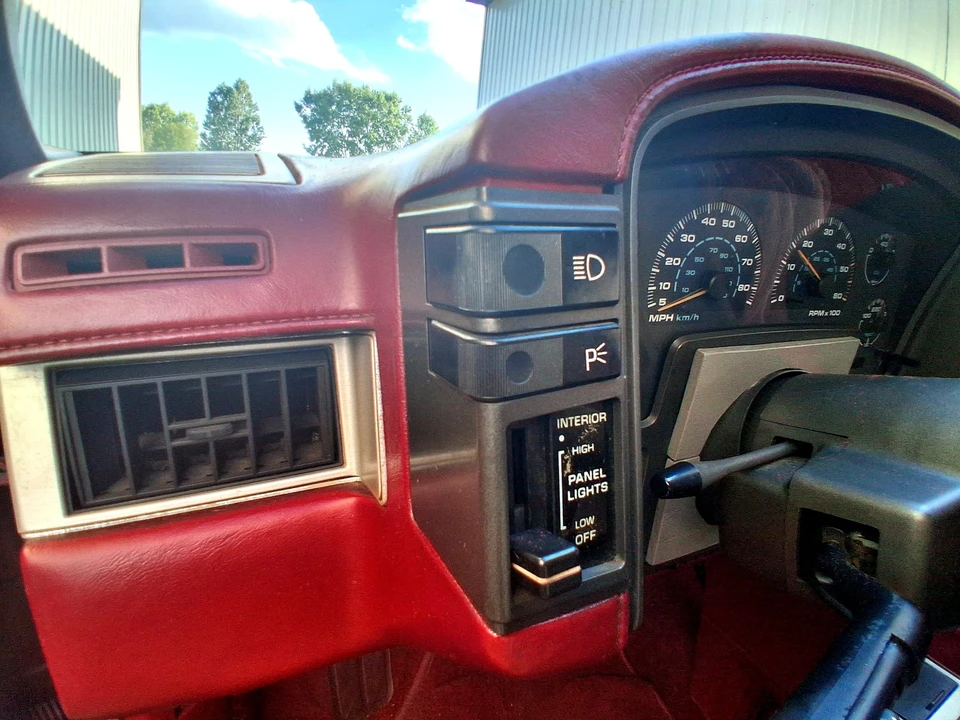 1985 Oldsmobile Calais - Image 23 of 31