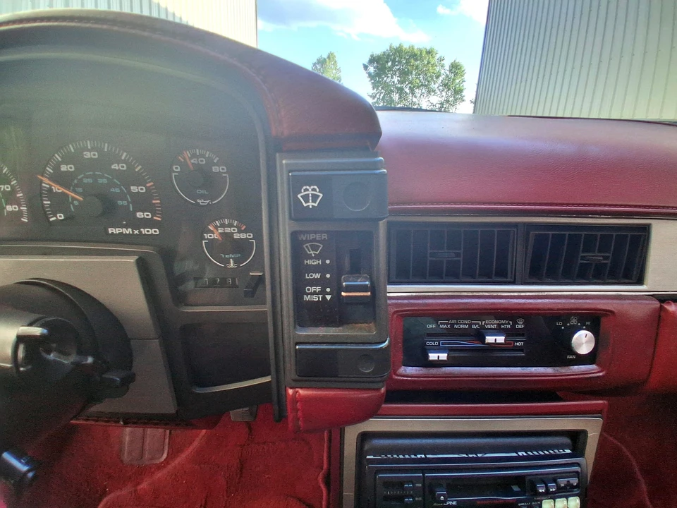 1985 Oldsmobile Calais - Image 26 of 31