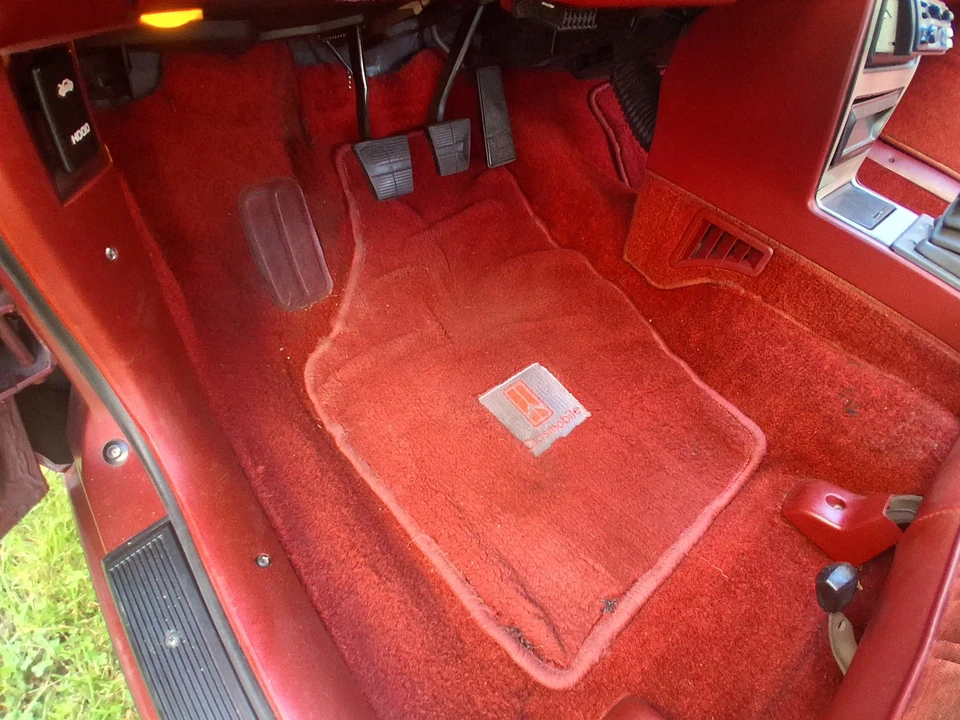 1985 Oldsmobile Calais - Image 28 of 31