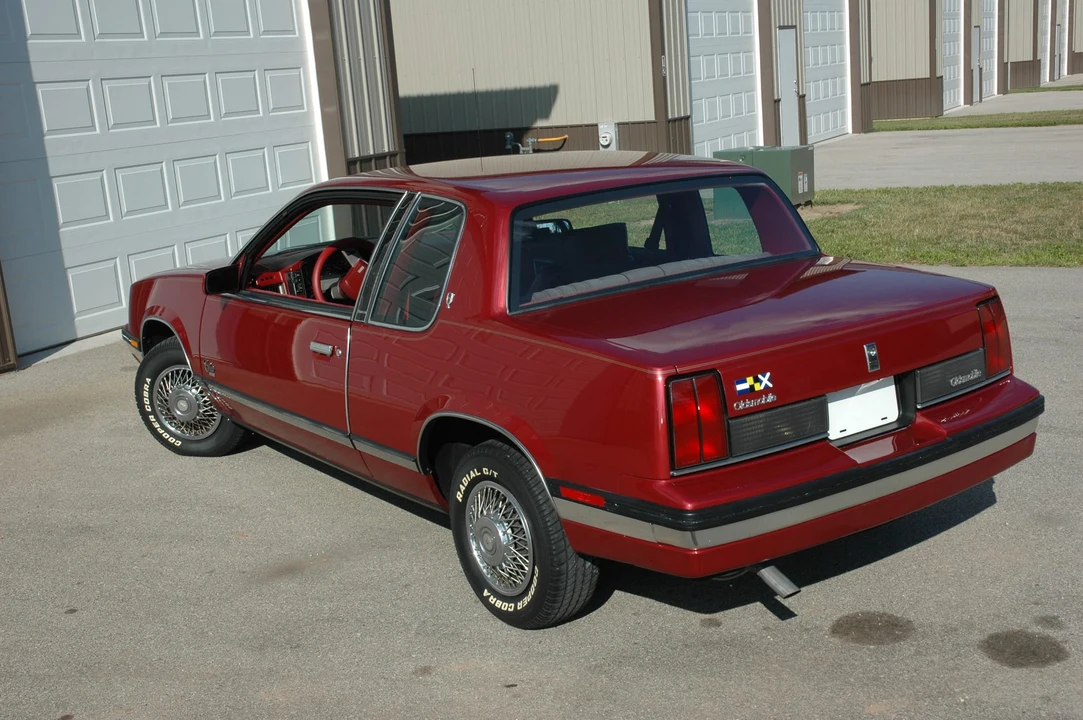 1985 Oldsmobile Calais - Image 10 of 31