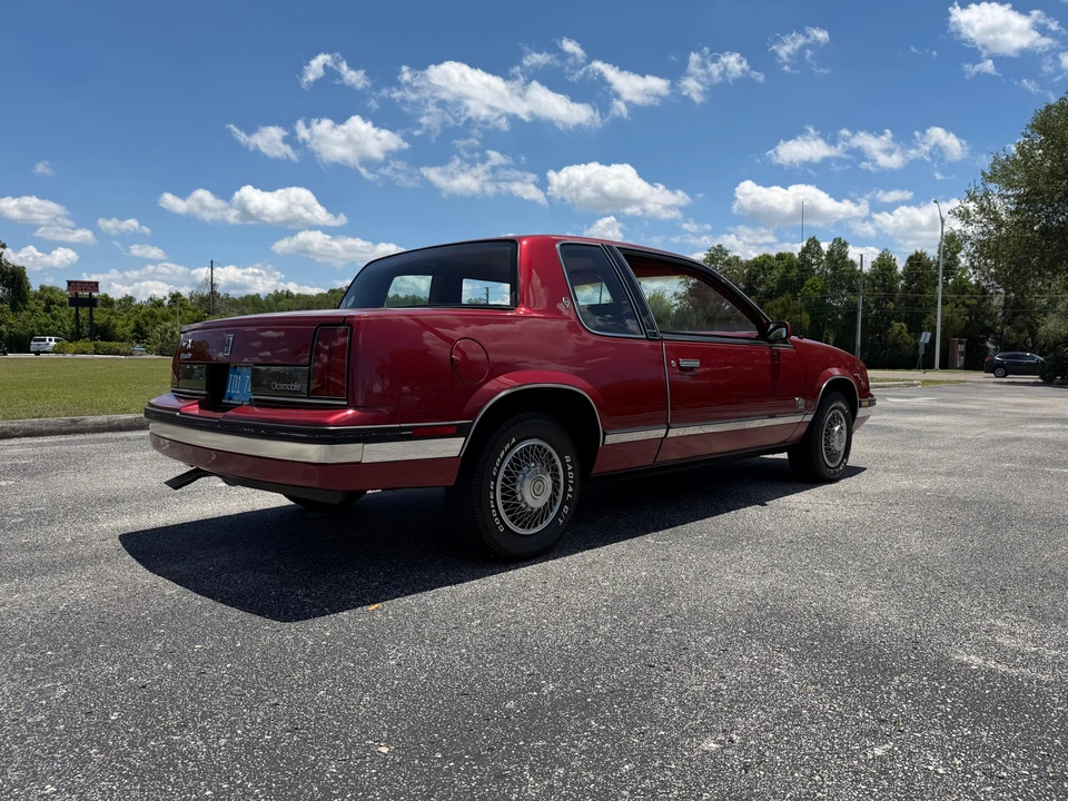 1985 Oldsmobile Calais - Image 27 of 31