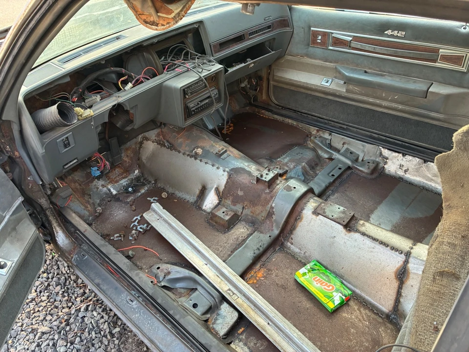 1985 Oldsmobile Cutlass 5th Gen - Image 6 of 16