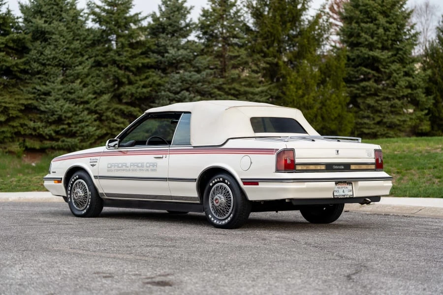 1985 Oldsmobile Cutlass Ciera - Image 10 of 30