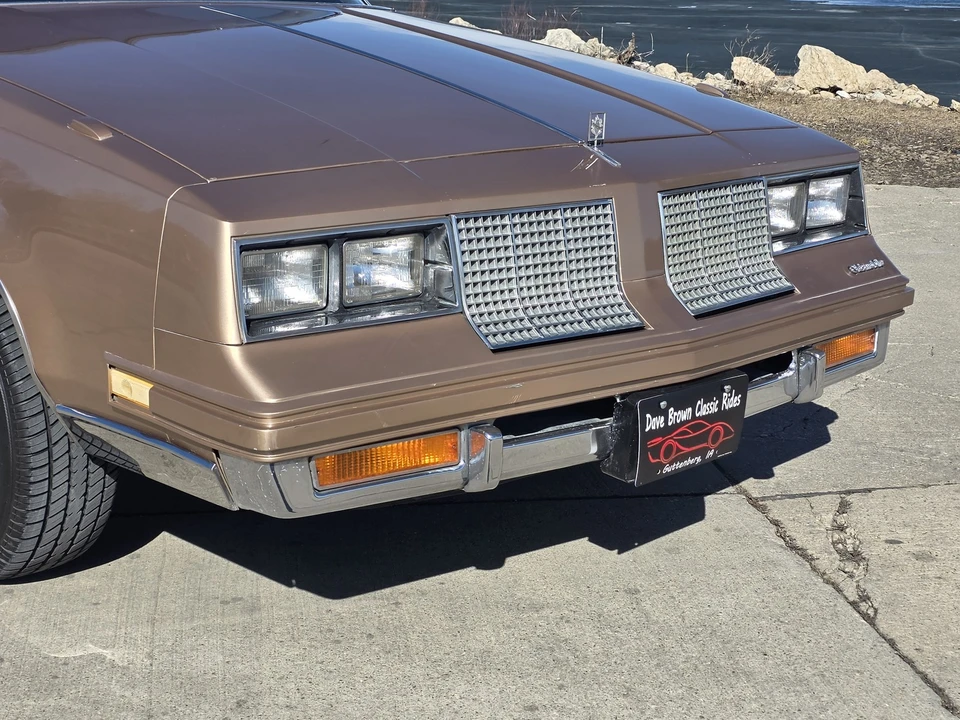 1985 Oldsmobile Cutlass 5th Gen - Image 10 of 21
