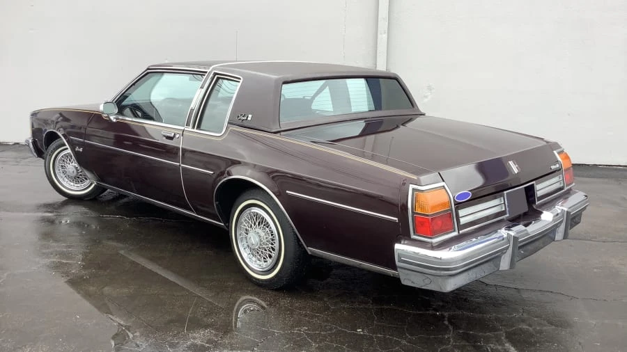 1985 Oldsmobile 88 - Image 27 of 29