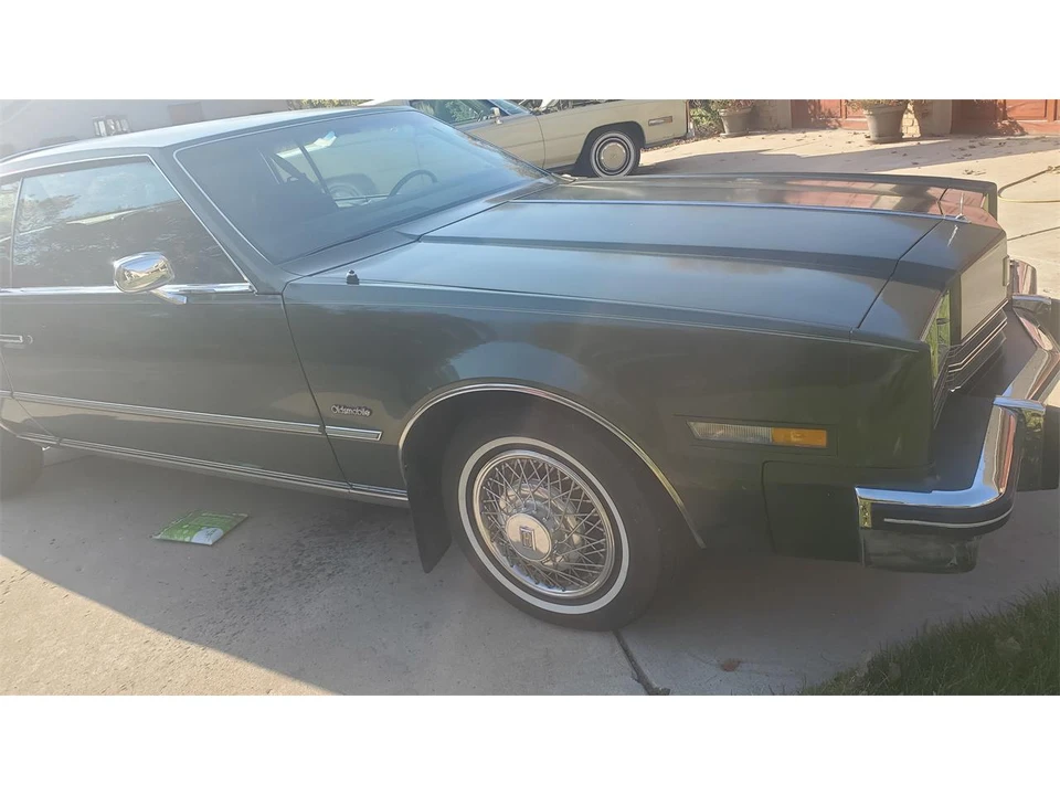 1985 Oldsmobile Toronado - Image 5 of 18