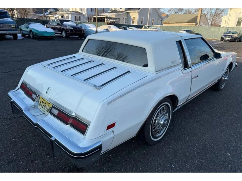 1985 Oldsmobile Toronado - Image 11 of 31