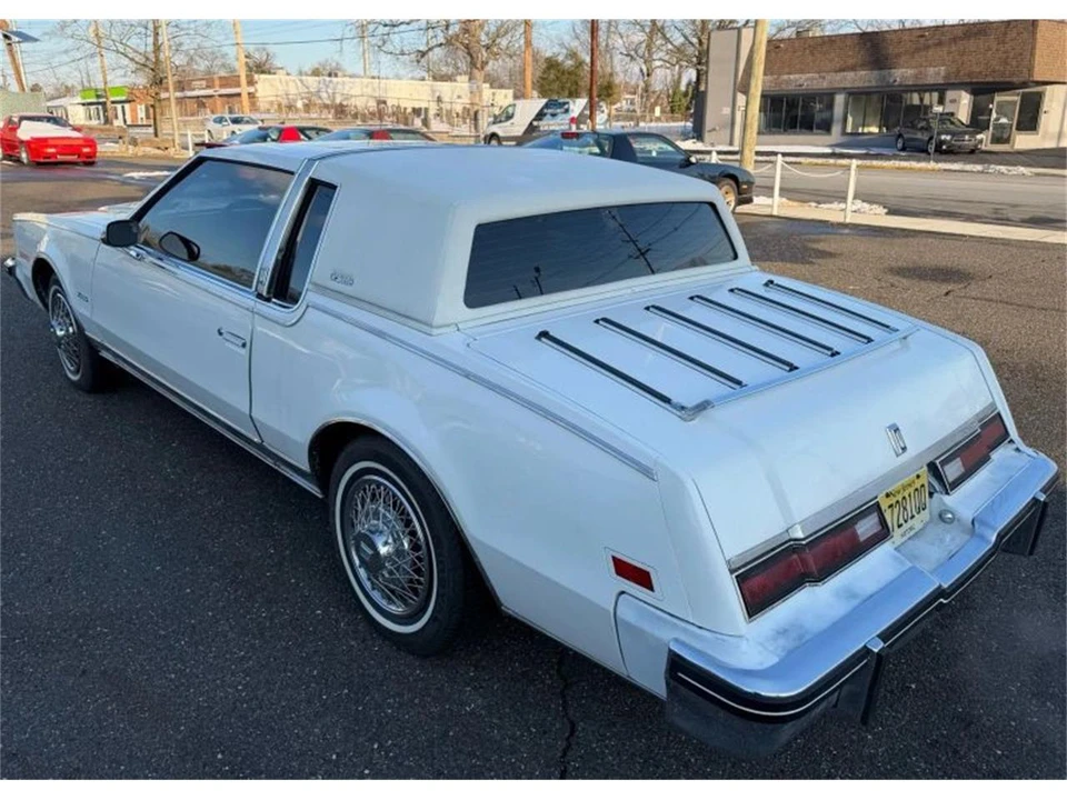 1985 Oldsmobile Toronado - Image 8 of 31