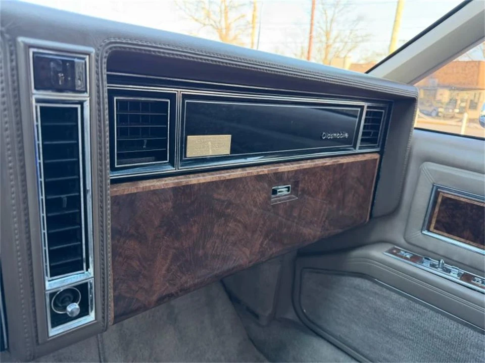 1985 Oldsmobile Toronado - Image 24 of 31