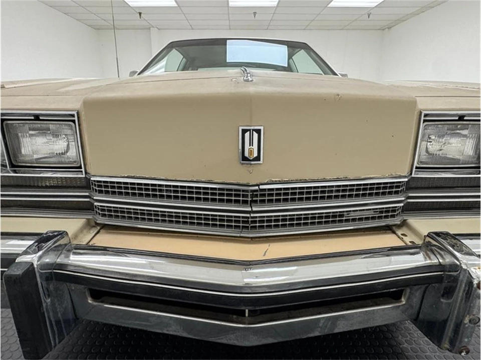 1985 Oldsmobile Toronado - Image 9 of 31