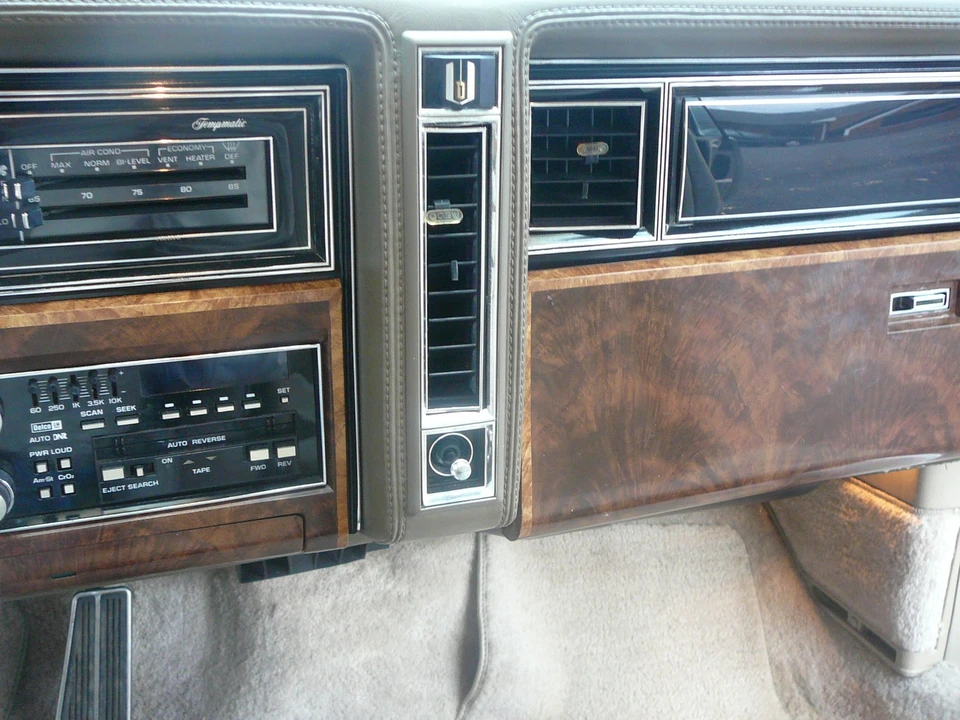 1985 Oldsmobile Toronado - Image 10 of 20