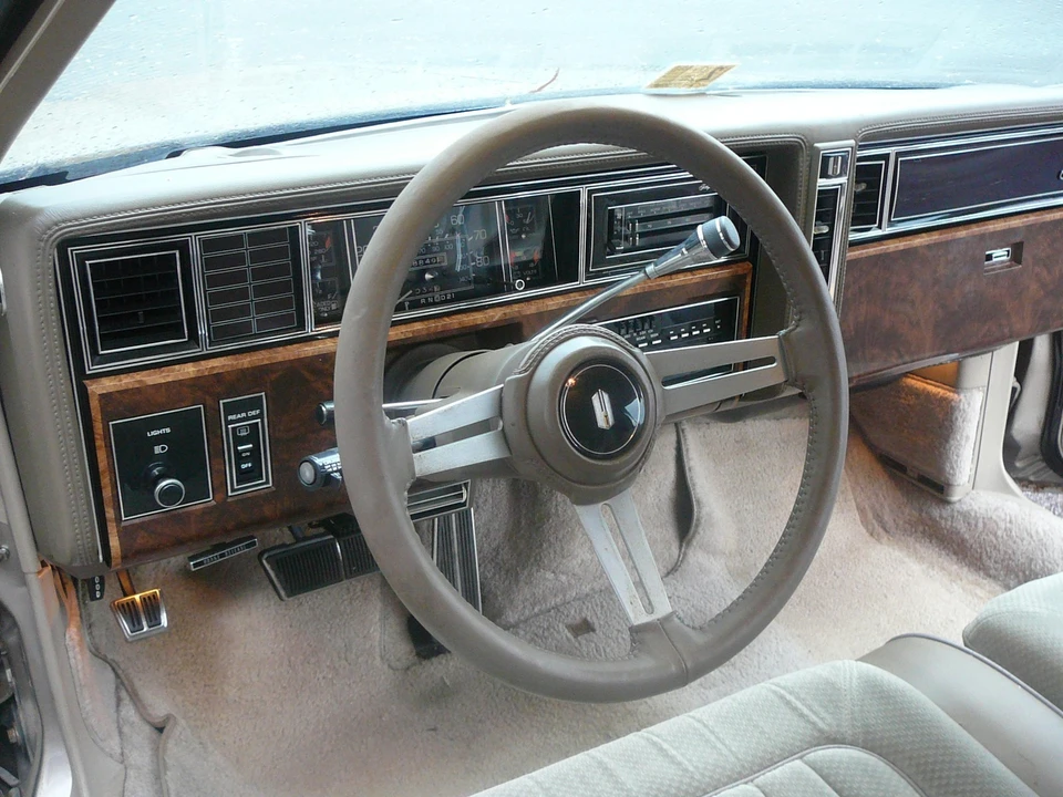 1985 Oldsmobile Toronado - Image 8 of 20