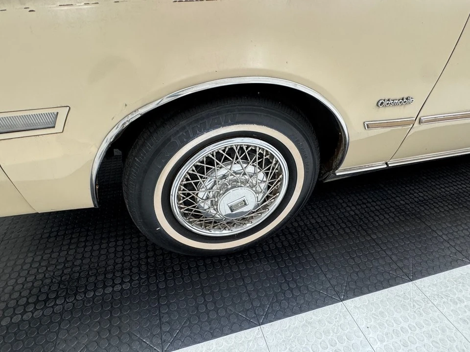1985 Oldsmobile Toronado - Image 11 of 31