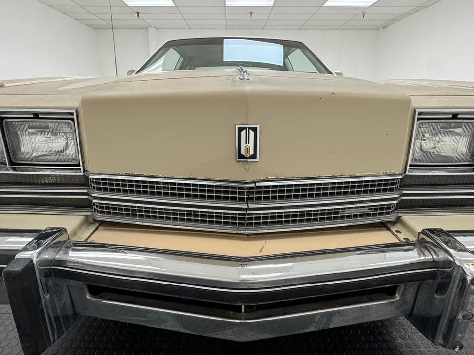 1985 Oldsmobile Toronado - Image 9 of 31