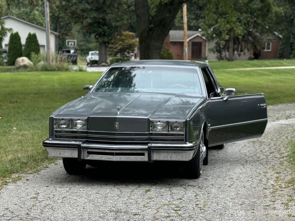 1985 Oldsmobile Toronado - Image 8 of 31