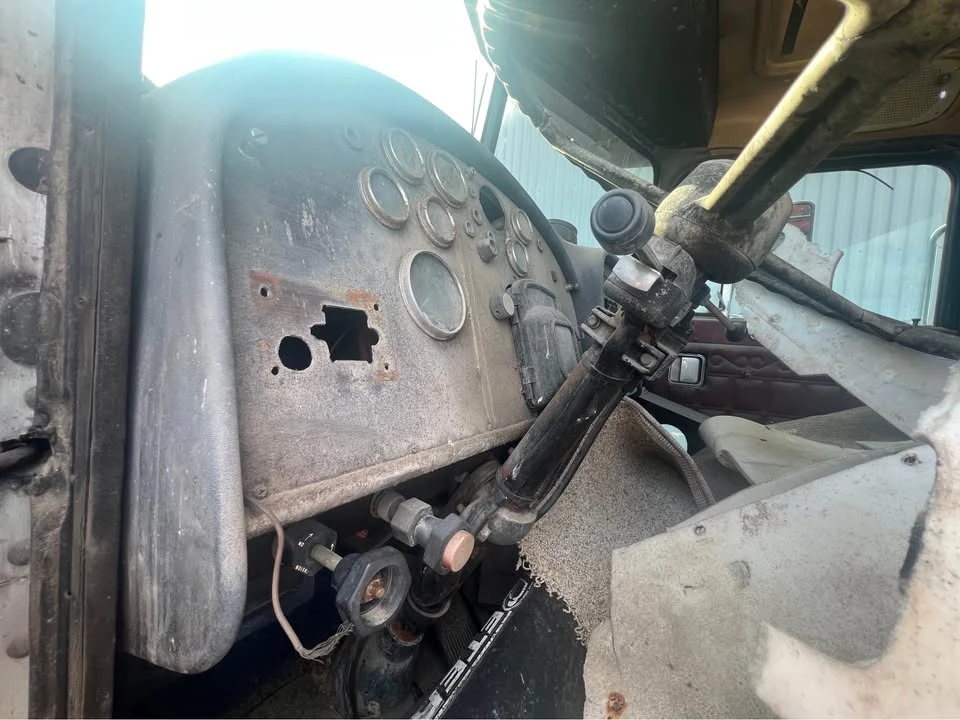1985 Peterbilt - Image 5 of 6