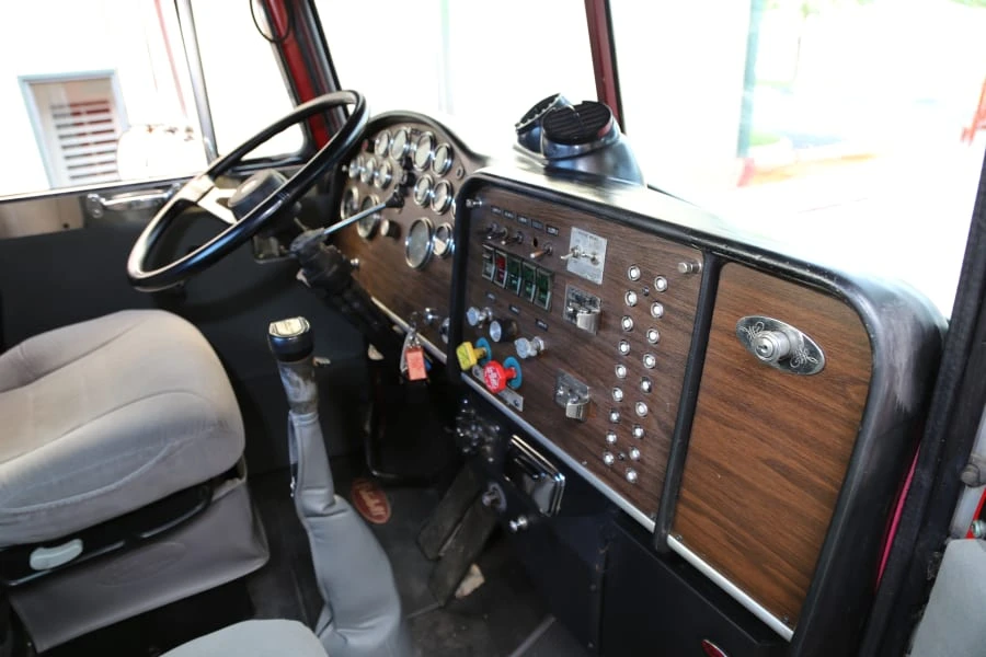 1985 Peterbilt - Image 4 of 12