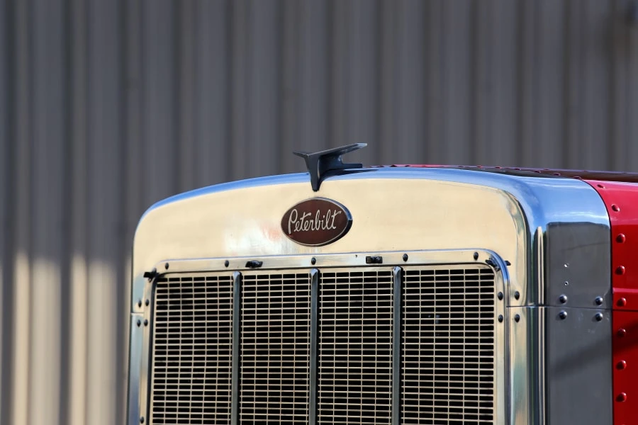 1985 Peterbilt - Image 8 of 12