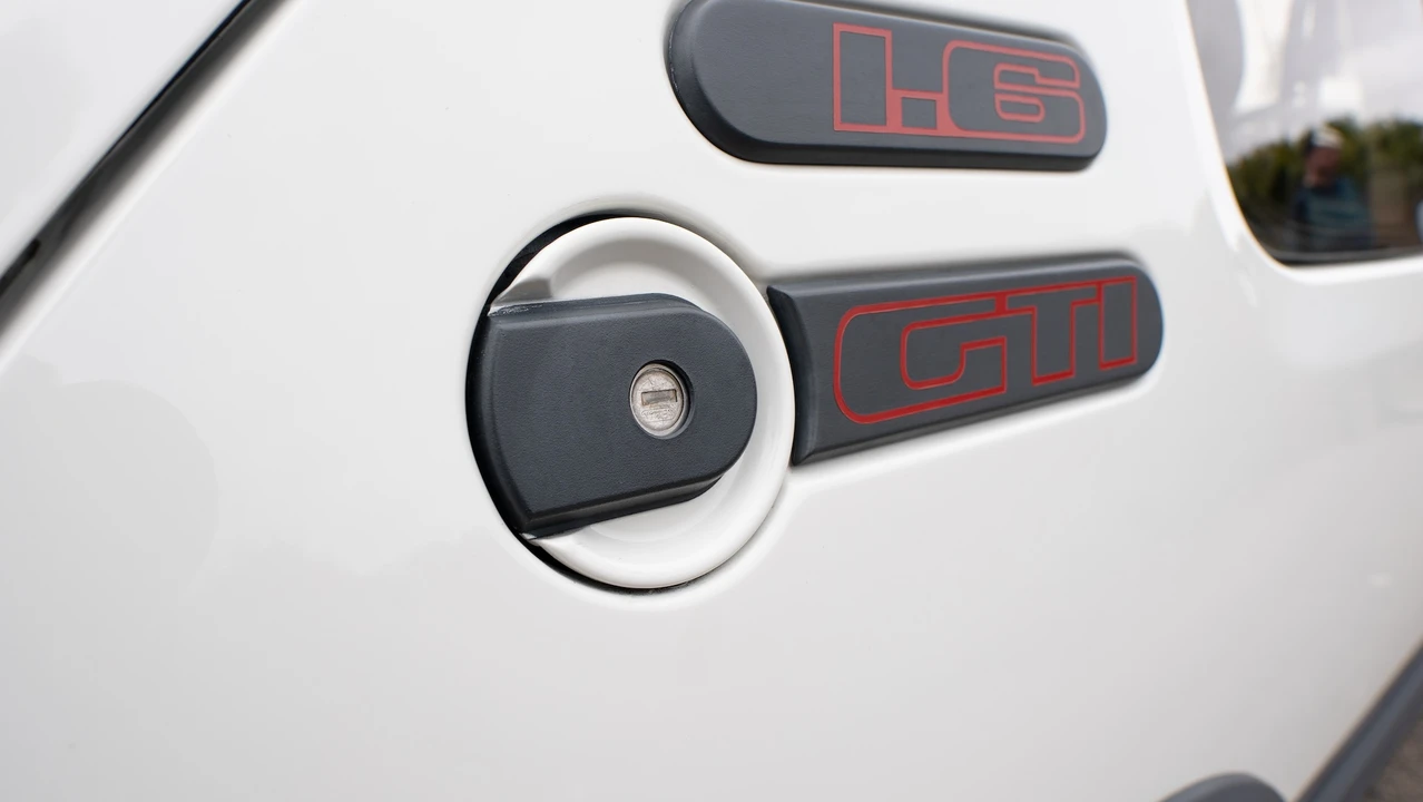 1985 Peugeot 205 GTI - Image 26 of 31
