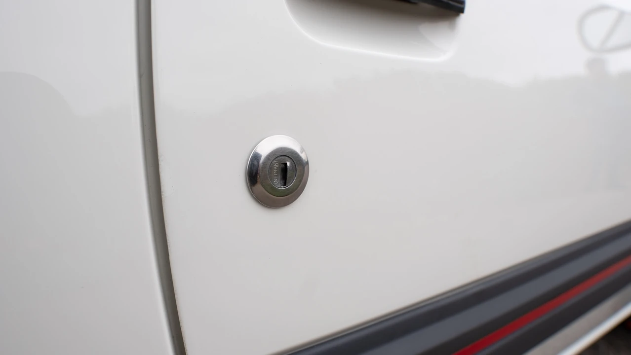 1985 Peugeot 205 GTI - Image 29 of 31