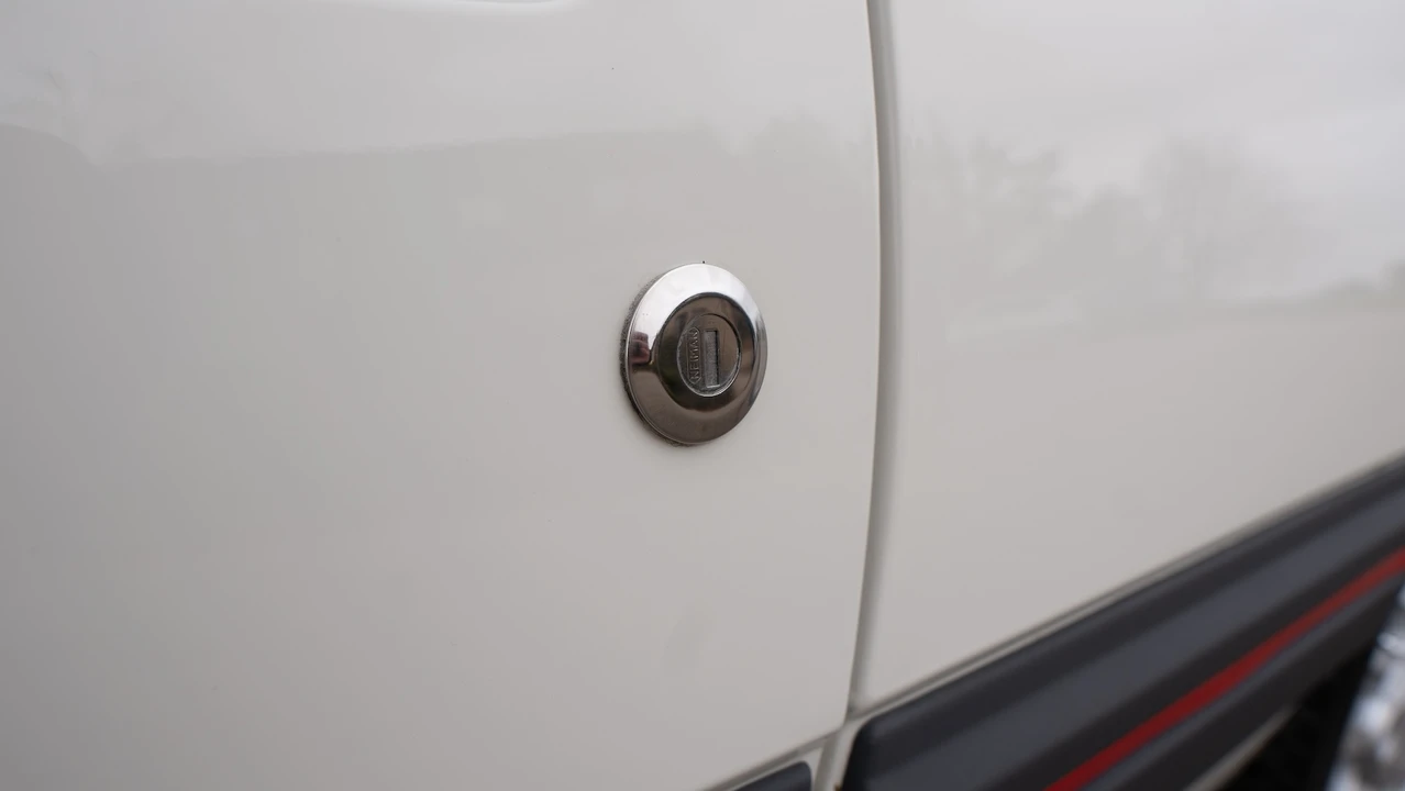 1985 Peugeot 205 GTI - Image 23 of 31