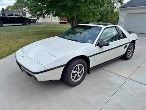 1985 Pontiac Fiero SE 2M4