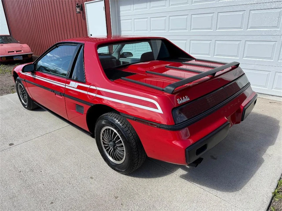 1985 Pontiac Fiero GT - Image 2 of 31