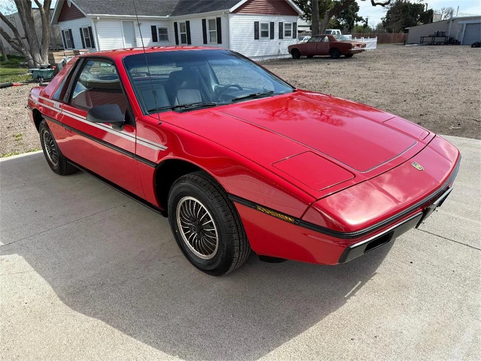 1985 Pontiac Fiero GT - Image 6 of 31