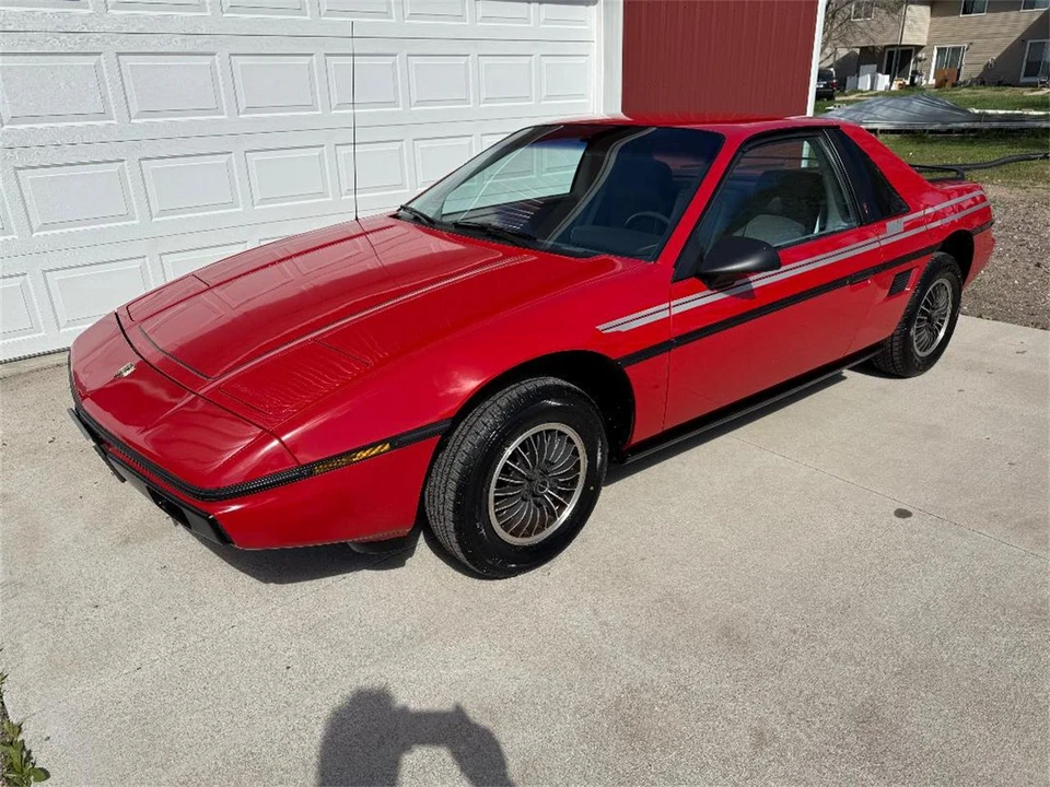1985 Pontiac Fiero GT - Image 8 of 31