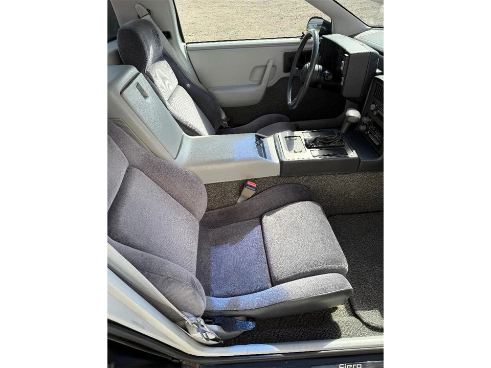 1985 Pontiac Fiero GT - Image 21 of 31