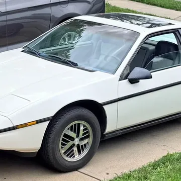 1985 Pontiac Fiero SE 2M6