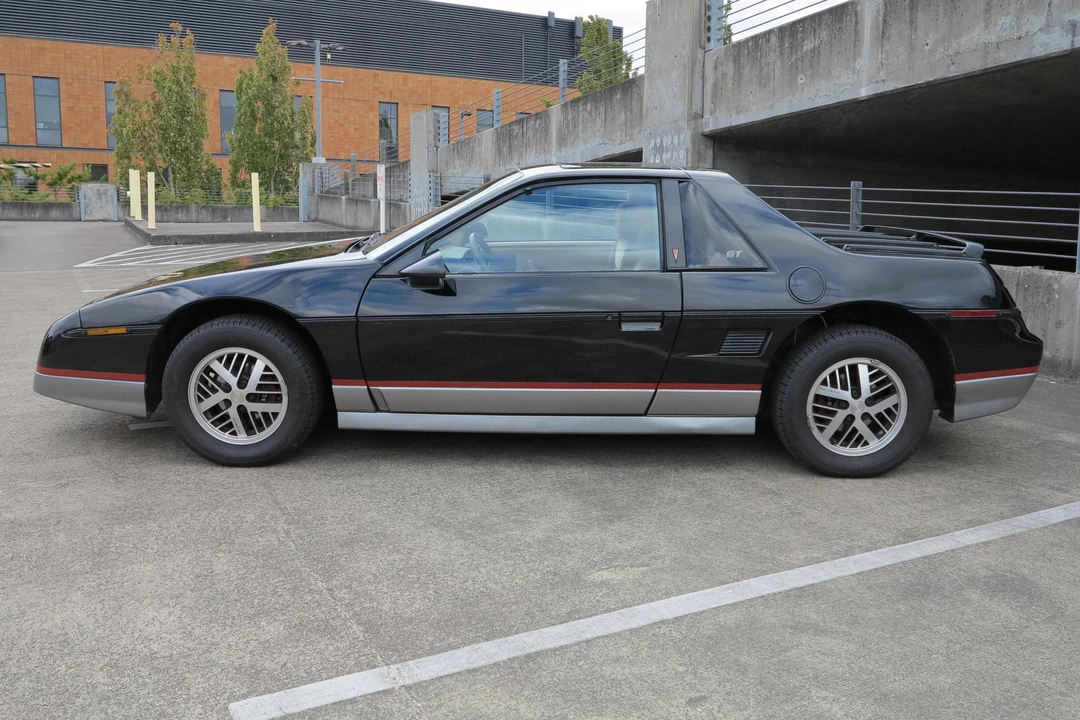 1985 Pontiac Fiero GT - Image 3 of 31