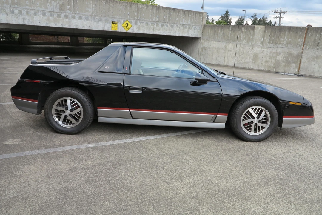1985 Pontiac Fiero GT - Image 14 of 31