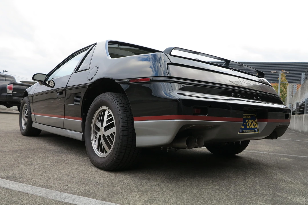 1985 Pontiac Fiero GT - Image 10 of 31