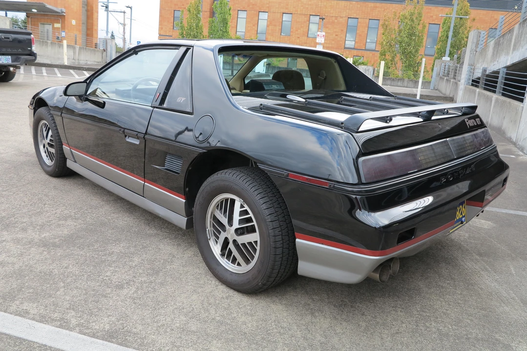 1985 Pontiac Fiero GT - Image 9 of 31