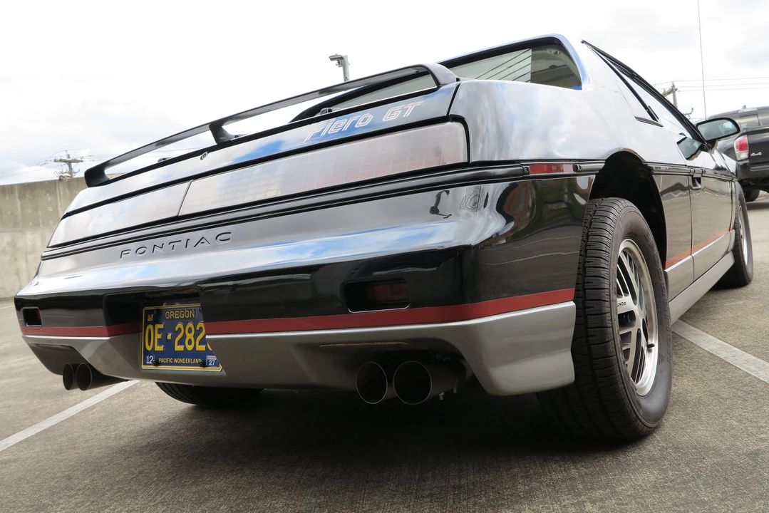 1985 Pontiac Fiero GT - Image 12 of 31