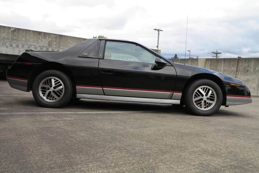 1985 Pontiac Fiero GT - Image 13 of 31
