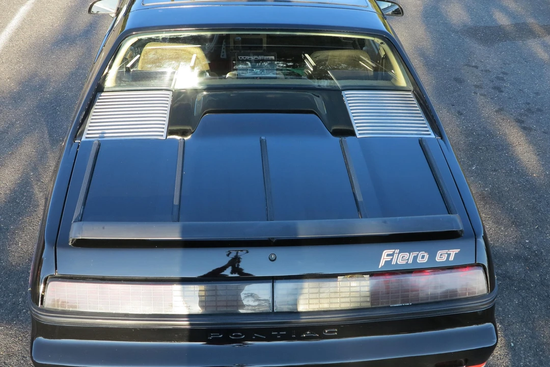 1985 Pontiac Fiero GT - Image 23 of 31