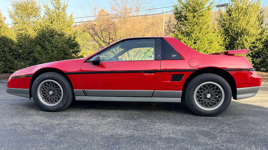 1985 Pontiac Fiero GT - Image 2 of 27