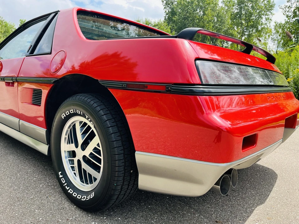 1985 Pontiac Fiero GT - Image 19 of 31
