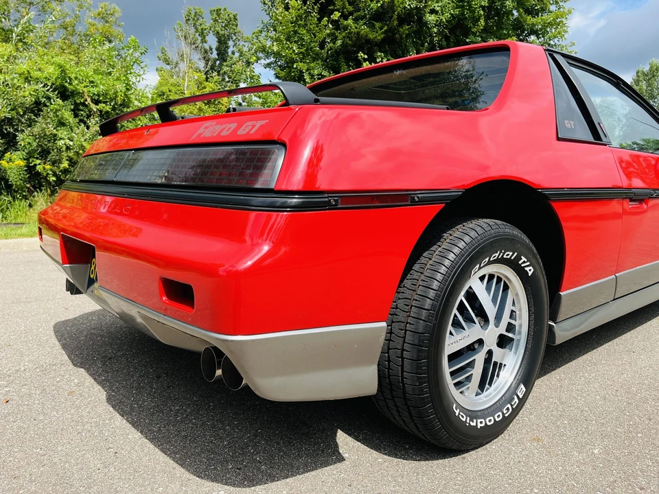 1985 Pontiac Fiero GT - Image 20 of 31