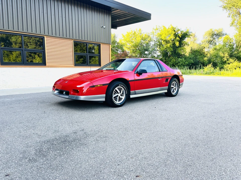 1985 Pontiac Fiero GT - Image 5 of 31