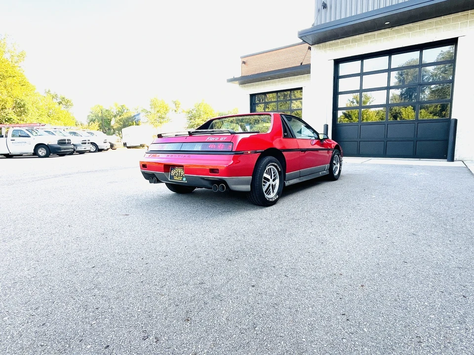 1985 Pontiac Fiero GT - Image 11 of 31