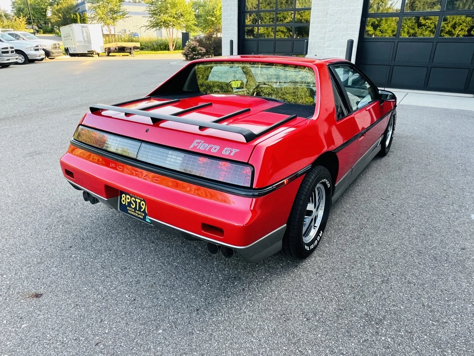 1985 Pontiac Fiero GT - Image 10 of 31