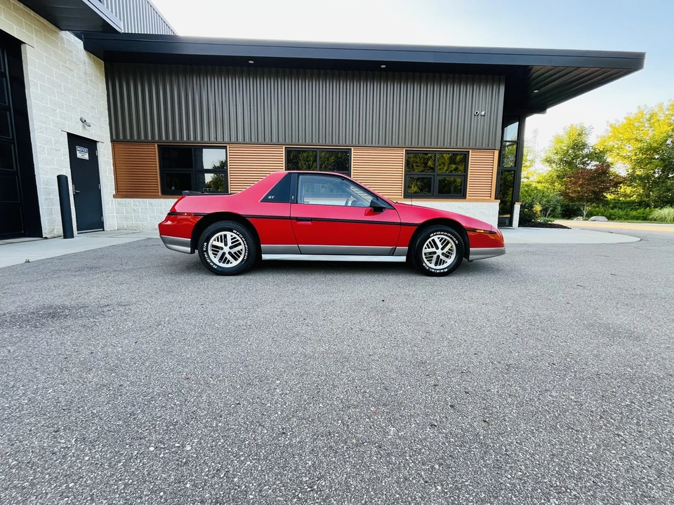 1985 Pontiac Fiero GT - Image 12 of 31