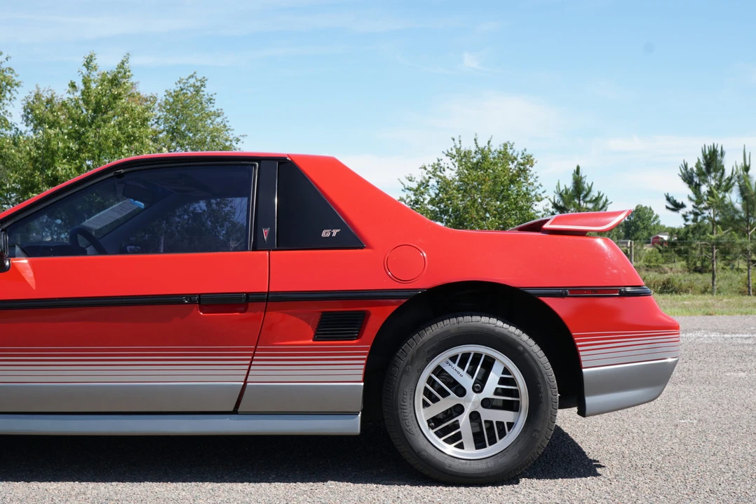 1985 Pontiac Fiero GT - Image 24 of 31